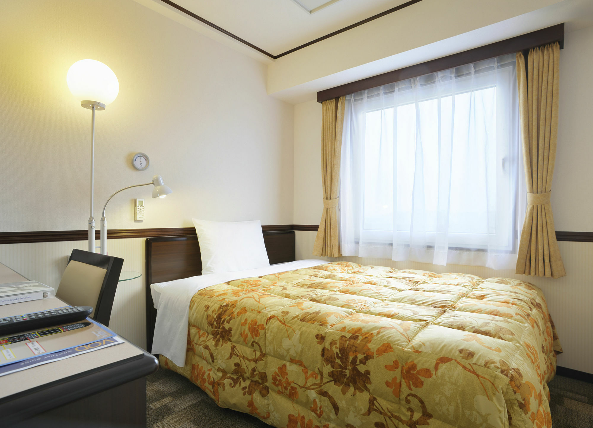 Toyoko Inn Osaka Tsuruhashi Ekimae מראה חיצוני תמונה